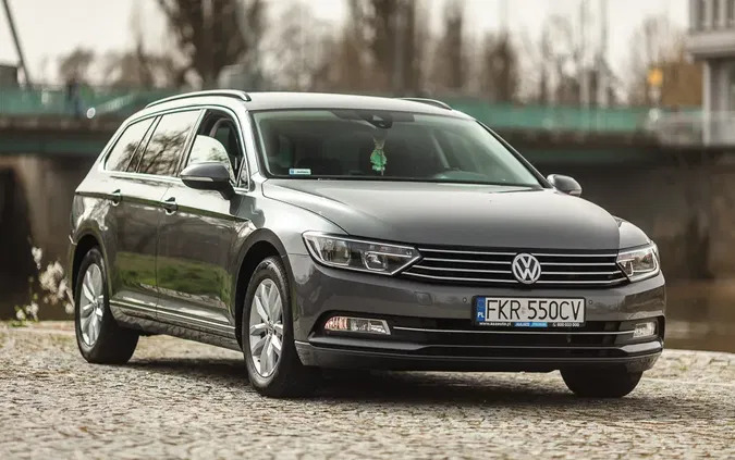 lubuskie Volkswagen Passat cena 53000 przebieg: 239000, rok produkcji 2016 z Sieniawa